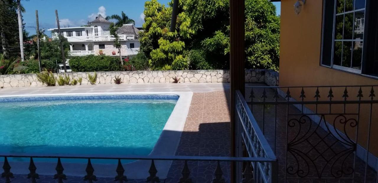 Chaudhry Holiday House Montego Bay Extérieur photo