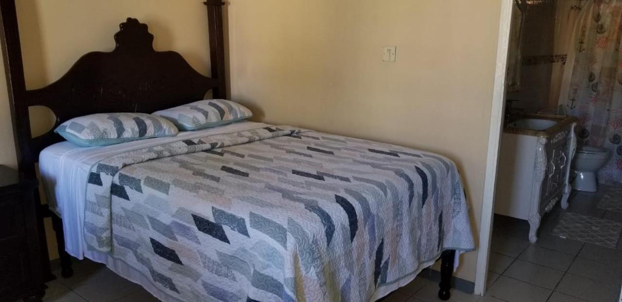 Chaudhry Holiday House Montego Bay Extérieur photo