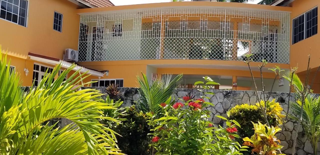 Chaudhry Holiday House Montego Bay Extérieur photo