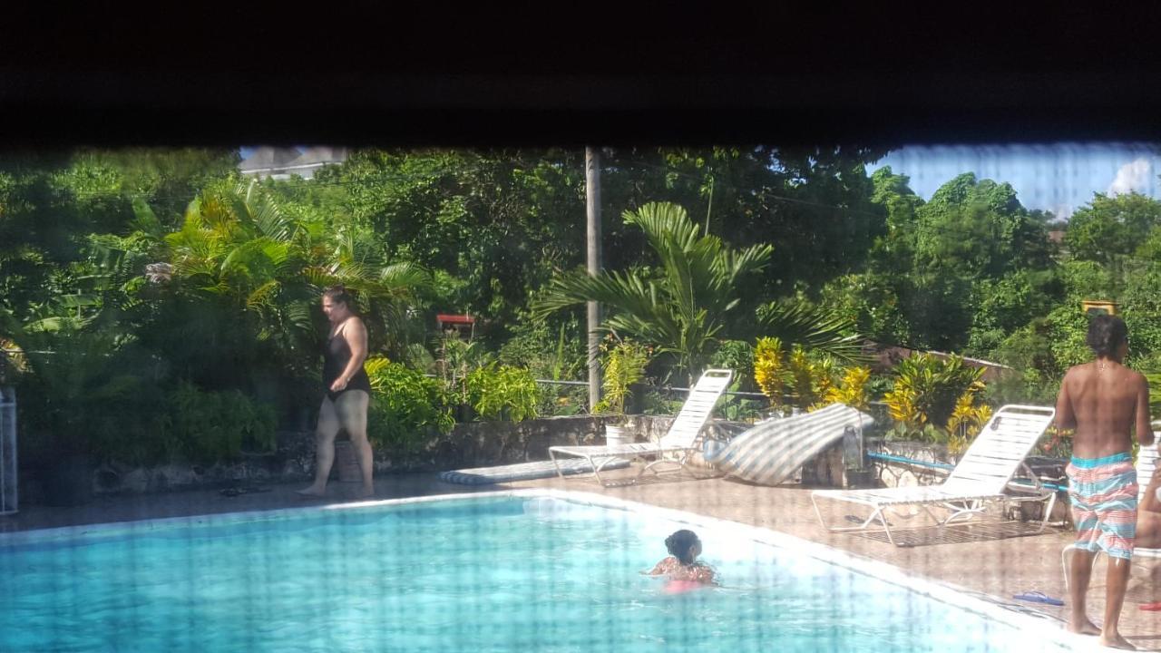 Chaudhry Holiday House Montego Bay Extérieur photo