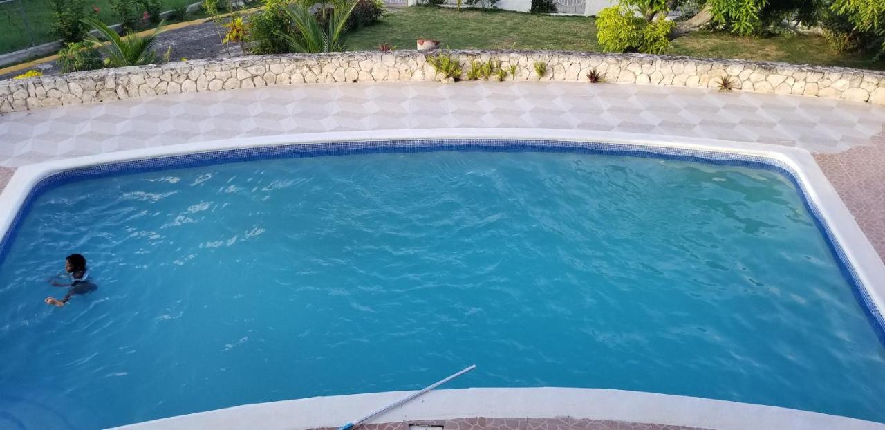 Chaudhry Holiday House Montego Bay Extérieur photo