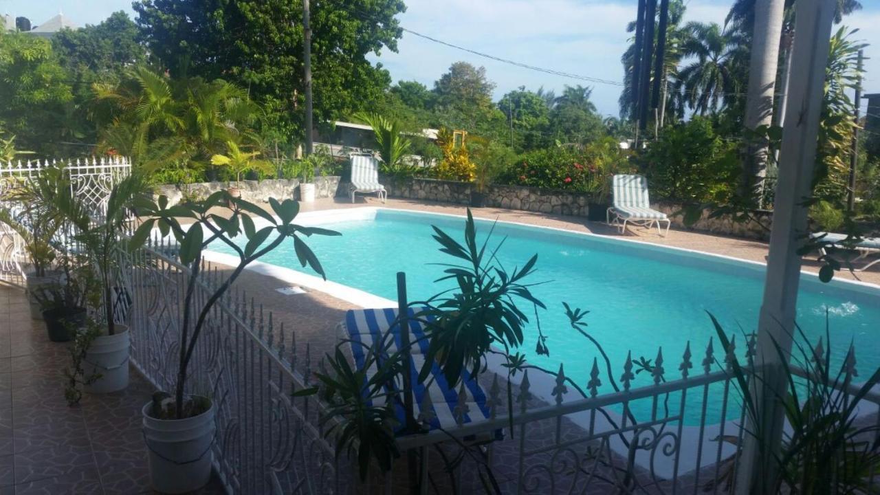 Chaudhry Holiday House Montego Bay Extérieur photo
