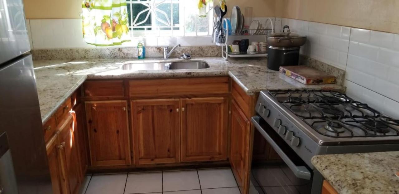 Chaudhry Holiday House Montego Bay Extérieur photo