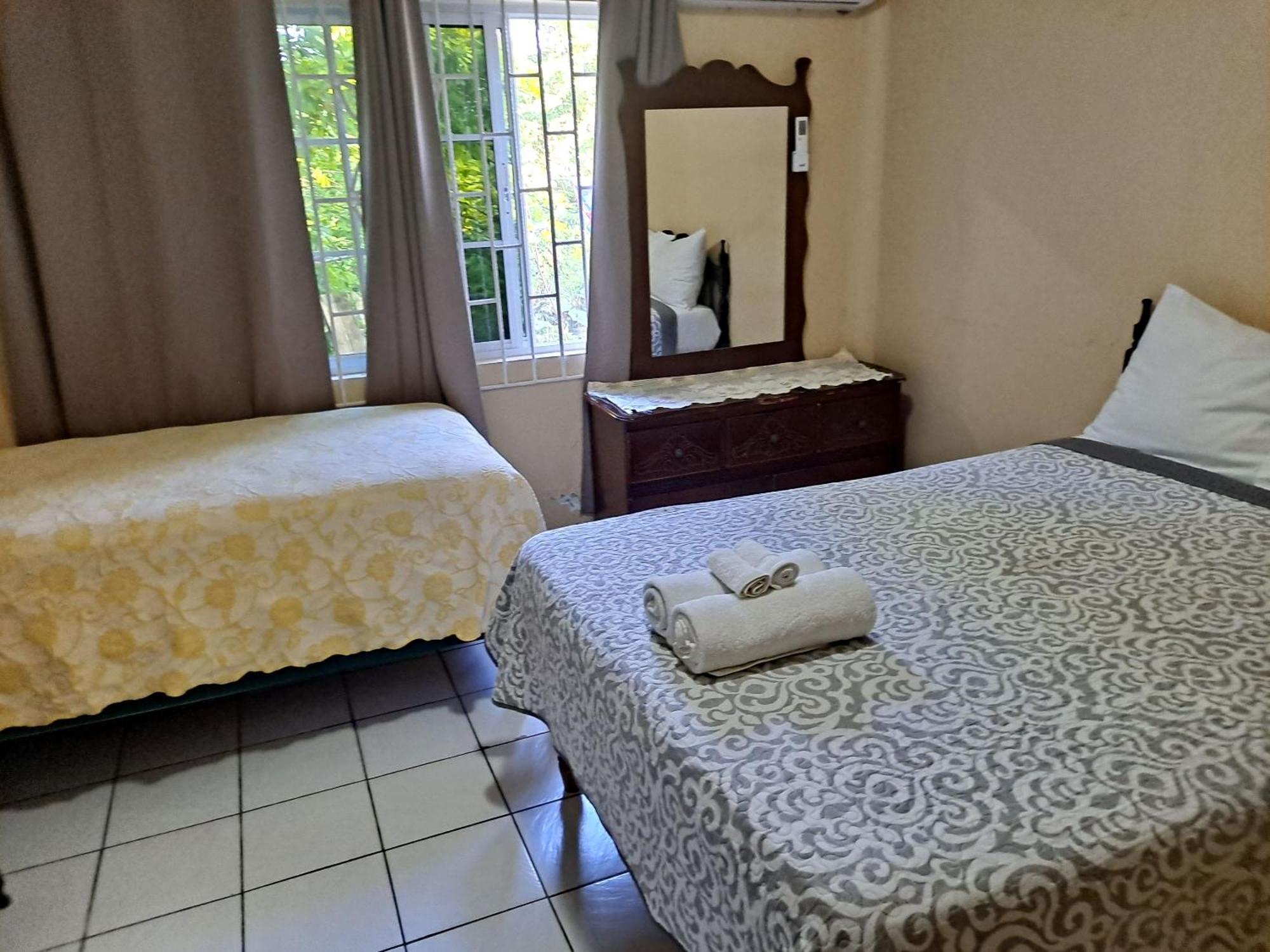 Chaudhry Holiday House Montego Bay Extérieur photo